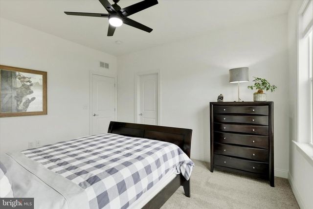 1033 LITITZ BEND DR, Lititz, PA 17543