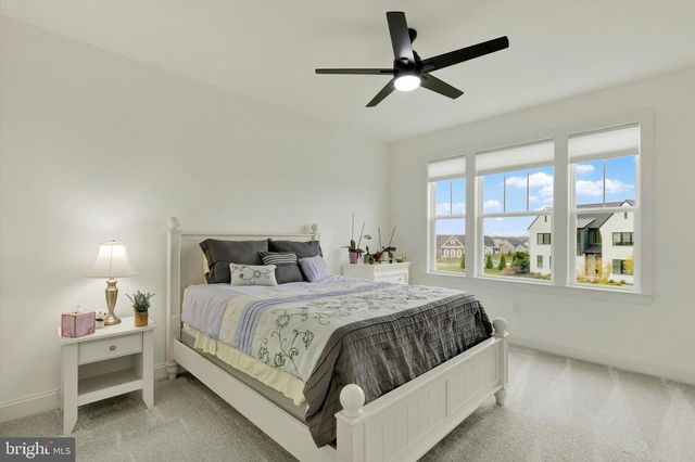 1033 LITITZ BEND DR, Lititz, PA 17543
