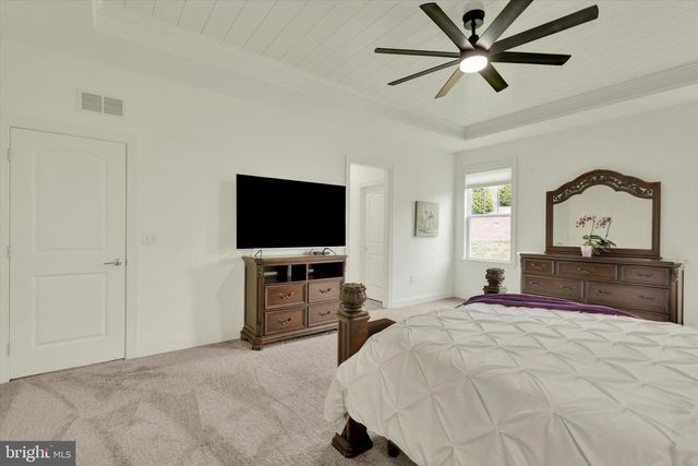 1033 LITITZ BEND DR, Lititz, PA 17543