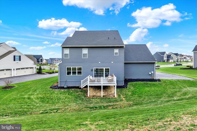 1033 LITITZ BEND DR, Lititz, PA 17543