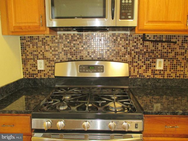 14 CHATHAM CT, Hightstown, NJ 08520