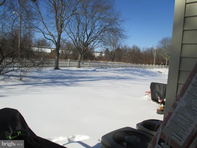 14 CHATHAM CT, Hightstown, NJ 08520