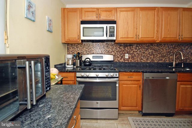 14 CHATHAM CT, Hightstown, NJ 08520