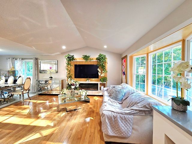 457 Granite St, Worcester, MA 01607