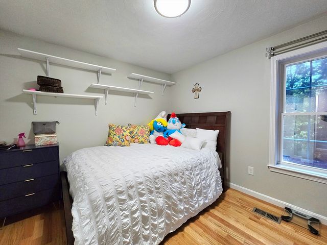 457 Granite St, Worcester, MA 01607