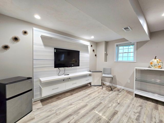 457 Granite St, Worcester, MA 01607