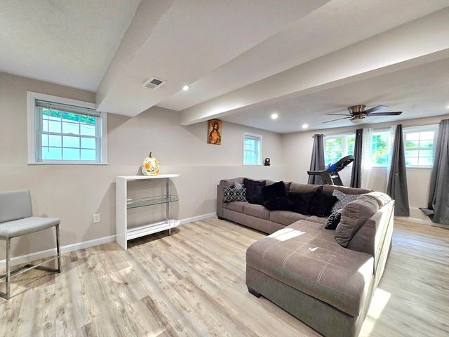 457 Granite St, Worcester, MA 01607