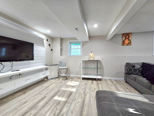 457 Granite St, Worcester, MA 01607