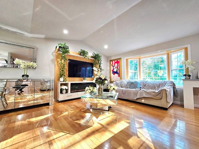 457 Granite St, Worcester, MA 01607