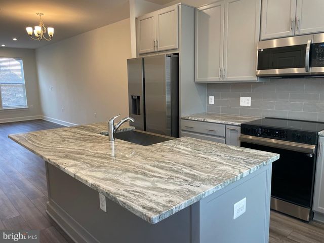 643 BELMONT BAY DR, Woodbridge, VA 22191