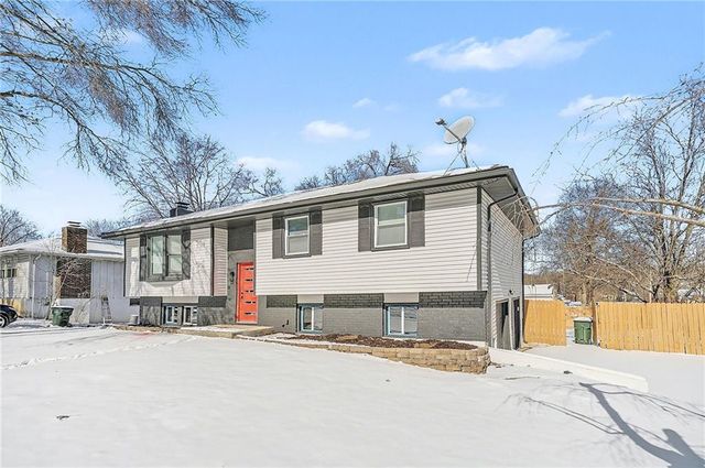 2100 Randolph Street, Leavenworth, KS 66048
