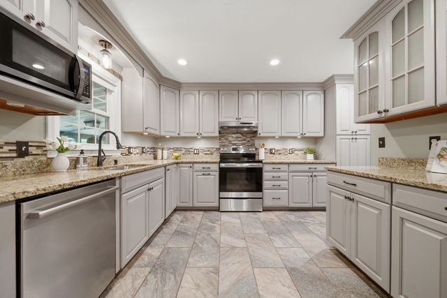 506 Oak Street, Manchester, NH 03104