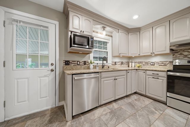 506 Oak Street, Manchester, NH 03104