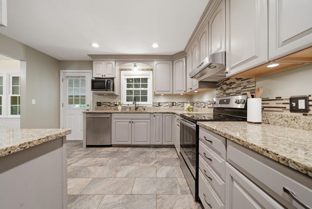 506 Oak Street, Manchester, NH 03104