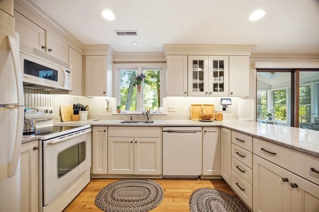 6 Centerwood Drive, Wilbraham, MA 01095