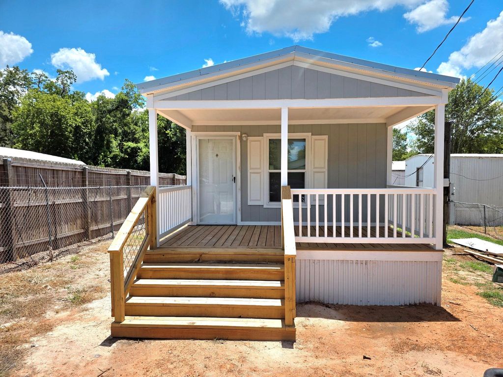 401 S Woodson Street 10, Willis, TX 77378