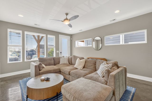 927B Thomas Ave, Nashville, TN 37216