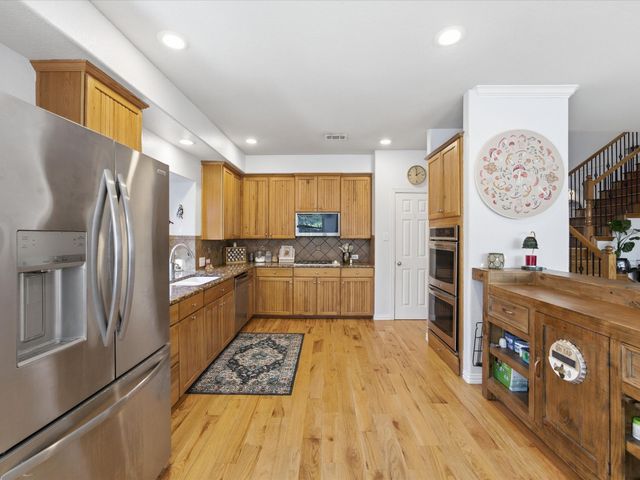 933 Oatlands Place, Burleson, TX 76028