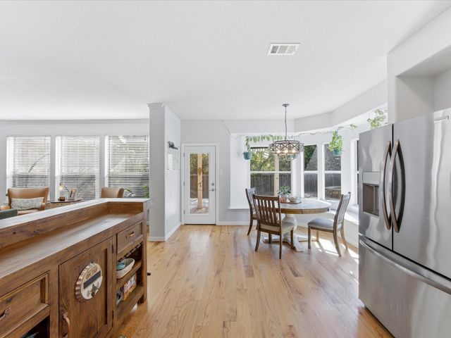 933 Oatlands Place, Burleson, TX 76028