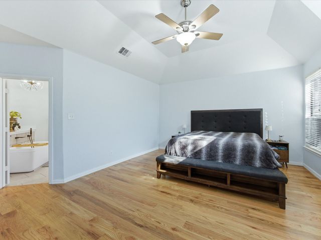 933 Oatlands Place, Burleson, TX 76028