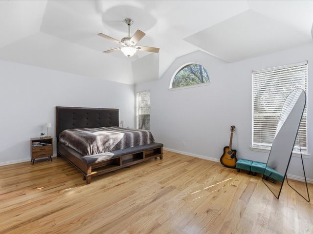 933 Oatlands Place, Burleson, TX 76028