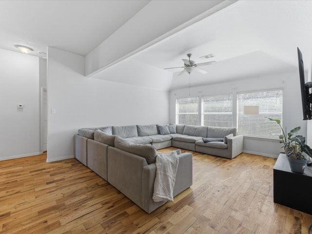 933 Oatlands Place, Burleson, TX 76028