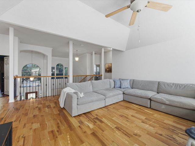 933 Oatlands Place, Burleson, TX 76028