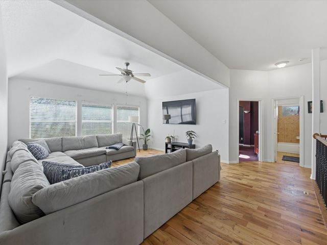 933 Oatlands Place, Burleson, TX 76028