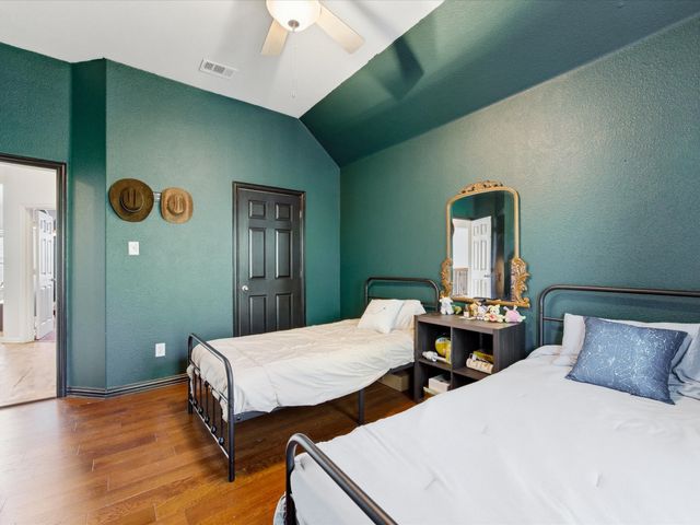 933 Oatlands Place, Burleson, TX 76028