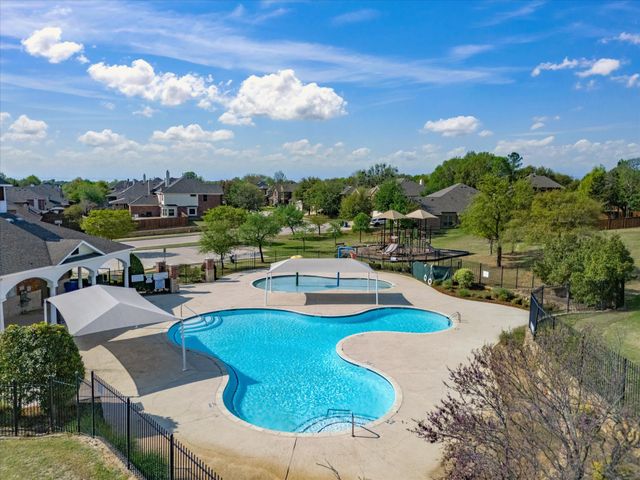 933 Oatlands Place, Burleson, TX 76028