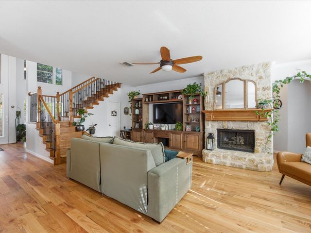 933 Oatlands Place, Burleson, TX 76028