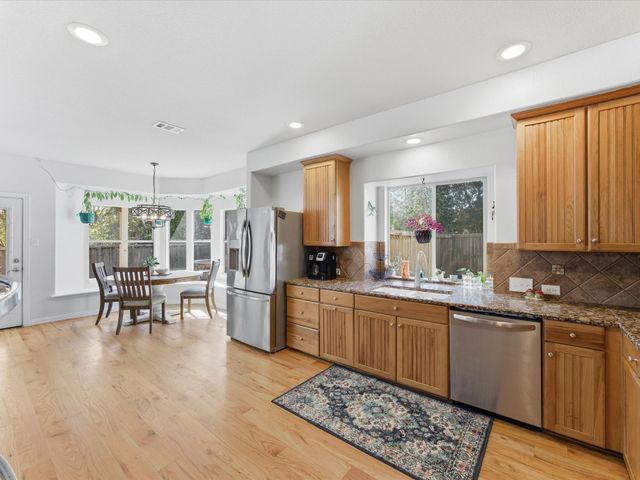 933 Oatlands Place, Burleson, TX 76028