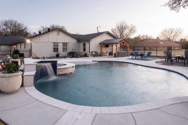 2 Moonlight Trail, Lucas, TX 75002