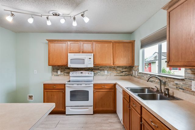 211 Blue Roan Drive, Waxahachie, TX 75165