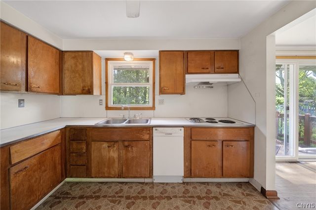 22 Apricot Ln, Clay, NY 13090