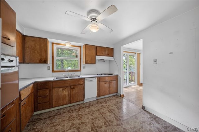 22 Apricot Ln, Clay, NY 13090