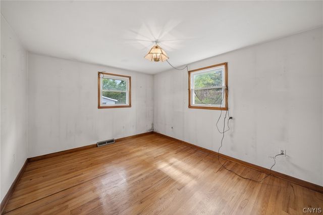 22 Apricot Ln, Clay, NY 13090