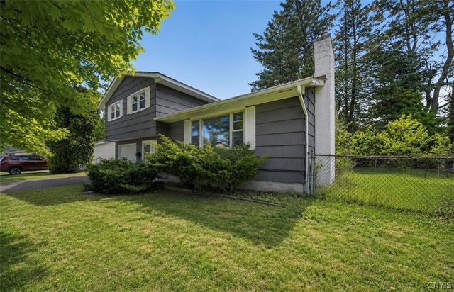22 Apricot Ln, Clay, NY 13090
