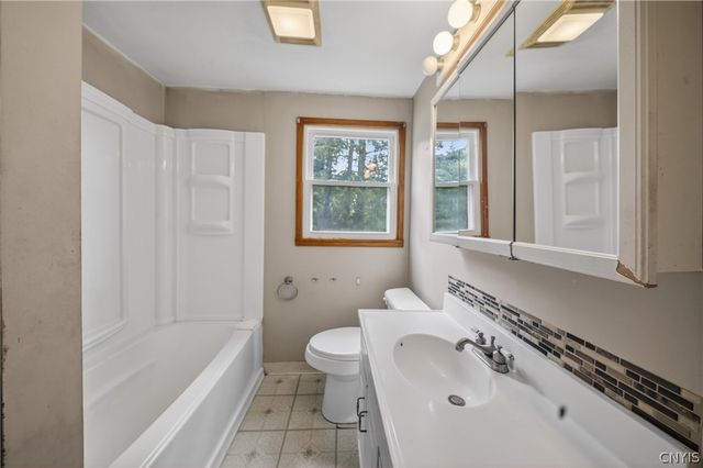 22 Apricot Ln, Clay, NY 13090