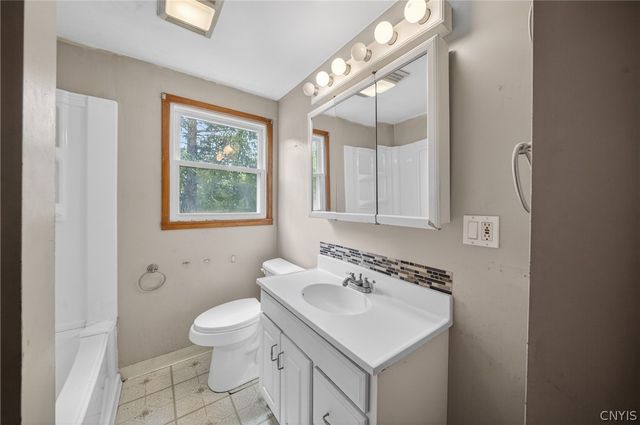 22 Apricot Ln, Clay, NY 13090