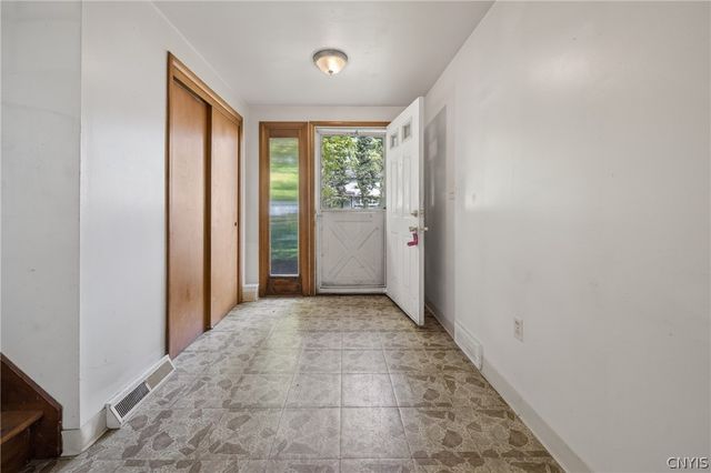 22 Apricot Ln, Clay, NY 13090