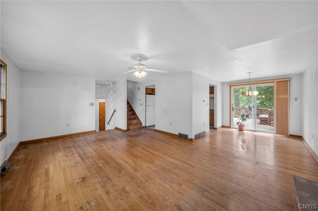 22 Apricot Ln, Clay, NY 13090