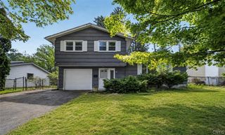 22 Apricot Ln, Clay, NY 13090
