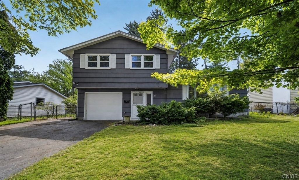 22 Apricot Ln, Clay, NY 13090