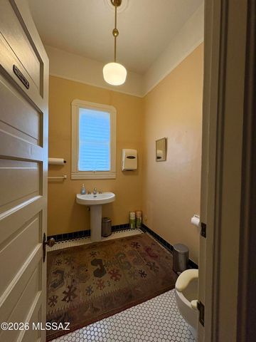 406 S 4th Avenue, Tucson, AZ 85701