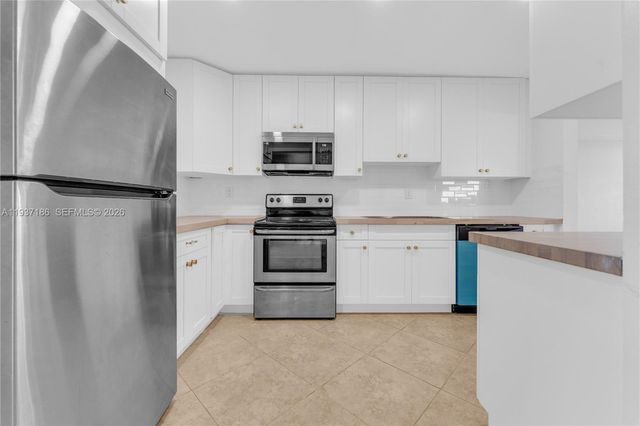 5208 NE 5th Ave 0, Oakland Park, FL 33334