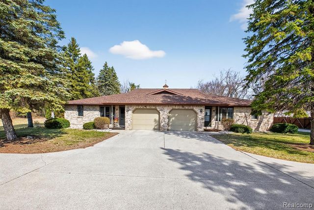 600 Thomas Street, Hemlock, MI 48626