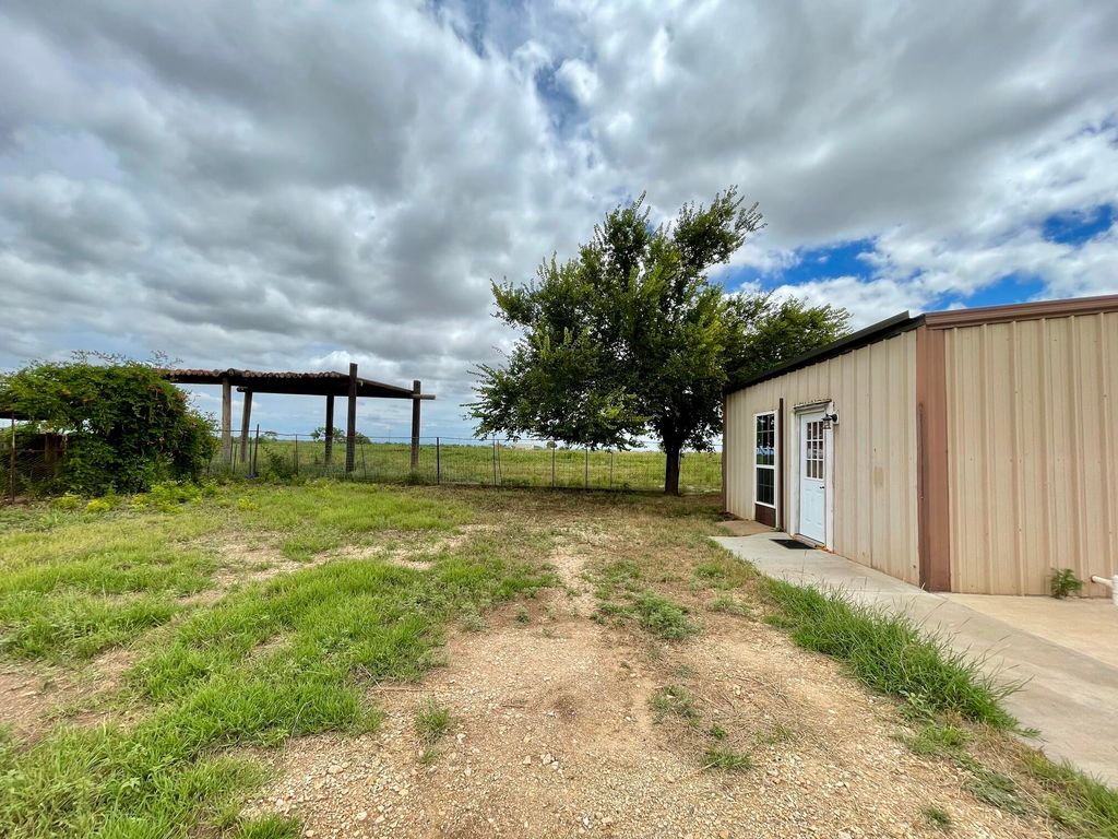 Image 19 of property listing at 2253 E Valley Drive, San Angelo, TX 76905