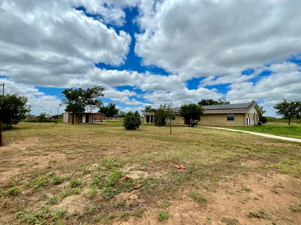 Image 23 of property listing at 2253 E Valley Drive, San Angelo, TX 76905