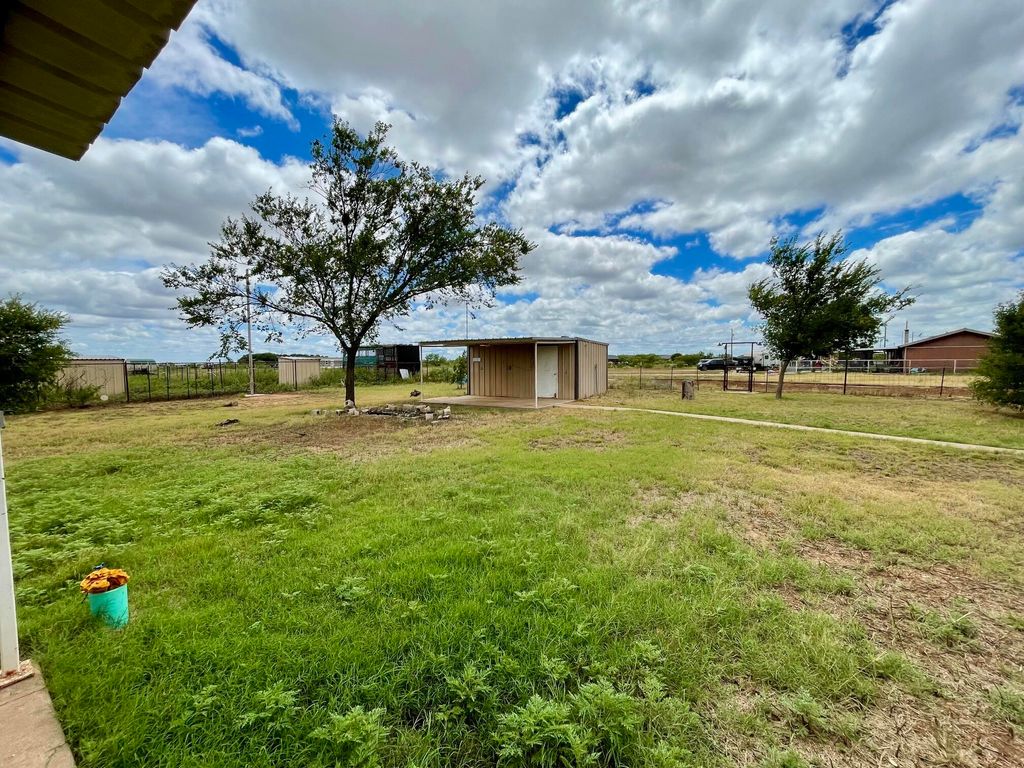 Image 27 of property listing at 2253 E Valley Drive, San Angelo, TX 76905